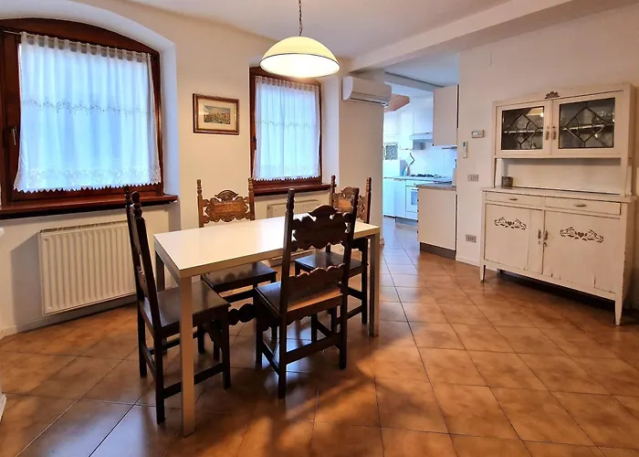 Apartament Maia *
